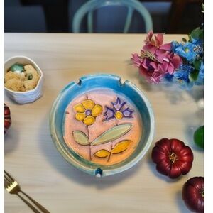 Beautiful handmade vintage Italian ashtray. Signed by artist.